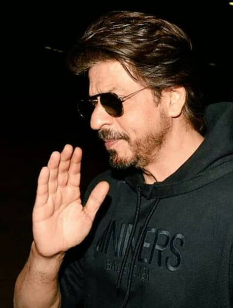 ਲਗਭਗ 4 ਸਾਲਾਂ ਬਾਅਦ ਵੱਡੇ ਪਰਦੇ 'ਤੇ ਸ਼ਾਹਰੁਖ ਦੀ ਵਾਪਸੀ ਨੇ ਪ੍ਰਸ਼ੰਸਕਾਂ ਦਾ ਉਤਸ਼ਾਹ ਇਕ ਹੋਰ ਪੱਧਰ 'ਤੇ ਪਹੁੰਚਾ ਦਿੱਤਾ ਹੈ। ਉੱਥੇ ਹੀ ਕਿੰਗ ਖਾਨ ਦੇ ਇਸ ਨਵੇਂ ਅਵਤਾਰ ਨੂੰ ਪ੍ਰਸ਼ੰਸਕਾਂ ਵੱਲੋਂ ਕਾਫੀ ਪਸੰਦ ਕੀਤਾ ਜਾ ਰਿਹਾ ਹੈ।