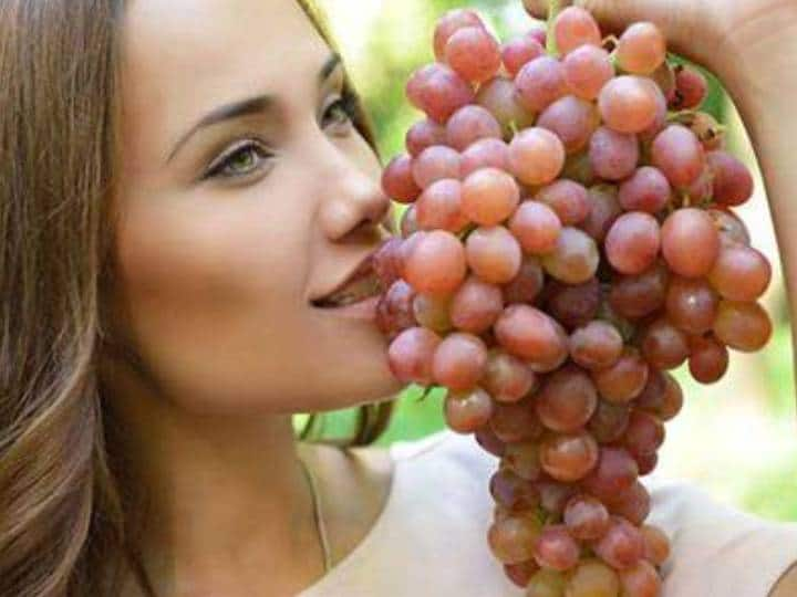 If you eat grapes daily, your skin will be protected from UV rays.