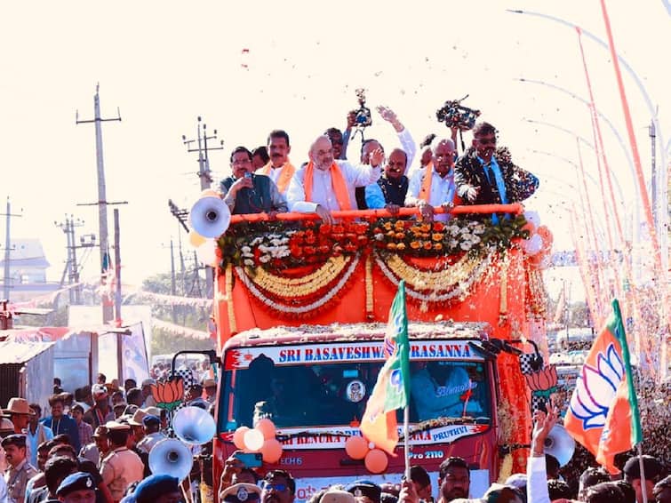Karnataka Amit Shah Holds Massive Road Show In Kundgol, Slams Cong And JD(S) For Dynasty Politics 'Congress Only Does Aarti Of Gandhi Family...': Amit Shah At Road Show In Karnataka's Kundgol