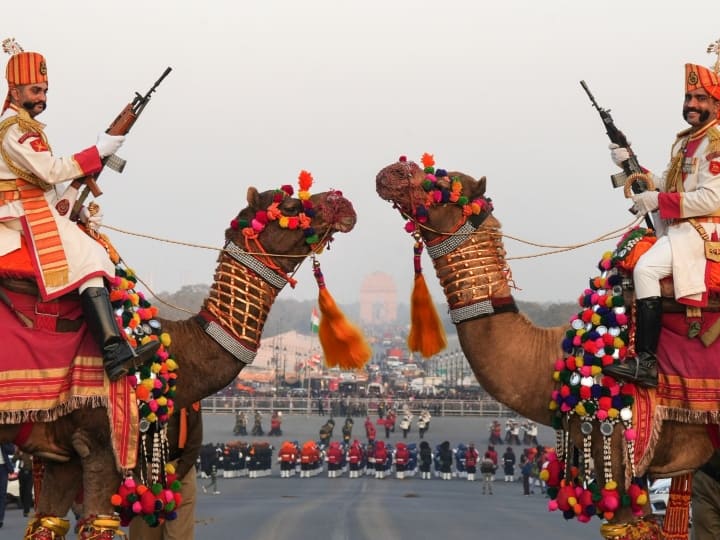 India 74th Republic Day: बीटिंग द रिट्रीट का आयोजन 30 जनवरी को किया जाता है. इसके साथ गणतंत्र दिवस पर होने वाले कार्यक्रमों का समापन होता है. इसमें तीनों सेनाओं के बैंड कार्यक्रम पेश करते हैं.