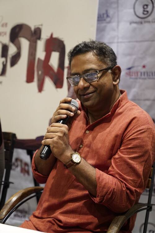 কমলেশ্বর বলছেন, ' সত্যজিৎ-রচিত গল্পের এই অভিনব পরিবেশন সকলকে মুগ্ধ করুক - এই আশা রাখি।'