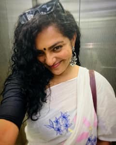 கண்ணழகி பார்வதி திருவேதுவின் அழகிய புகைப்படங்கள்..!