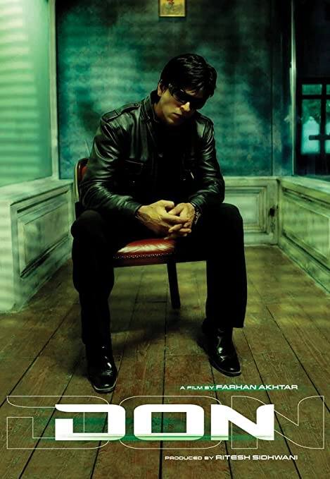 शाहरुख खान की फिल्म डॉन में उनका ग्रे शेड कैरेक्टर देखने को मिला जिसमें वह एकदम फिट साबित हुए. शाहरुख के डायलॉग्स और उनकी एक्टिंग को फैंस ने खूब सराहा. 'डॉन' के डायलॉग्स काफी चर्चा में रहे.