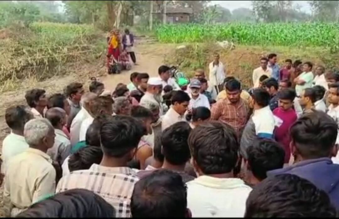 A two-year-old child died after being attacked by a leopard in Chotaudepur Chotaudepur: છોટાઉદેપુરમાં મોટા ભાઈના ખોળામાં રમી રહેલા બે વર્ષના બાળકને ઉપાડી ગયો દીપડો, જંગલમાંથી મળ્યો મૃતદેહ