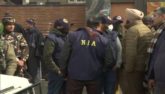 NIA Team Reach Srinagar Rajbagh to Seal APHC hurriyat office in UAPA Case ਆਲ ਪਾਰਟੀ ਹੁਰੀਅਤ ਕਾਨਫਰੰਸ ਦੇ ਦਫ਼ਤਰ ਨੂੰ ਸੀਲ ਕਰਨ ਪਹੁੰਚੀ NIA ਦੀ ਟੀਮ, ਜਾਣੋ ਕੀ ਹੈ ਮਾਮਲਾ?