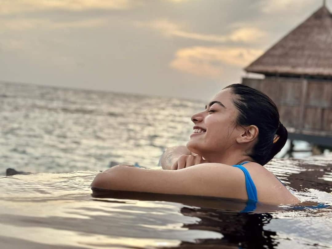 Rashmika Mandanna Vijay Devarakonda Dating Actress addresses dating rumours Whats wrong in going on a trip with him Rashmika Mandanna: ఔను, ఇద్దరం వెకేషన్‌కు వెళ్లాం, కానీ - విజయ్‌తో ప్రేమాయణంపై రష్మిక కామెంట్స్