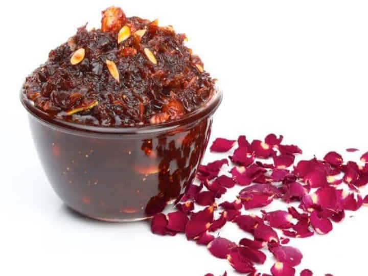 खूबसूरती की नहीं पेट में बनने वाली गैस का भी रामबाण इलाज में गुलाब की पंखुड़ियां, इनमें हैं गजब की ताकत How to use gulkand to get rid off gas bloating and acidity खूबसूरती की नहीं पेट में बनने वाली गैस का भी रामबाण इलाज में गुलाब की पंखुड़ियां, इनमें हैं गजब की ताकत