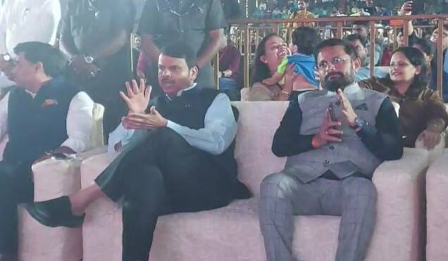 मी नेहमी युट्यूब वर तुम्हाला ऐकतो, आज प्रत्यक्षात बघायला मिळालं, असं ते म्हणाले.