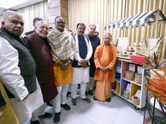 In Pic: सीएम योगी के साथ तस्वीरों में रात्रिभोज में नजर आए दिग्गज नेता, दोनों डिप्टी CM और मंत्री भी दिखे साथ