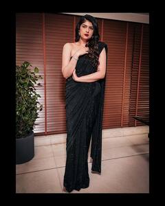 Anshula Kapoor PHOTO: બ્લેક સાડીમાં કાતિલ પોઝ આપતી જોવા મળી અંશુલા કપૂર