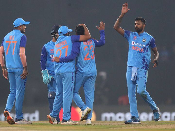 IND vs NZ : लखनौच्या मैदानात भारत आणि न्यूझीलंड यांच्यात एक लो स्कोरिंग सामना पाहायला मिळाला. पण हा सामना अगदी अखेरच्या ओव्हरपर्यंत अटीतटीचा झाला. ज्यात भारत विजयी झाला.