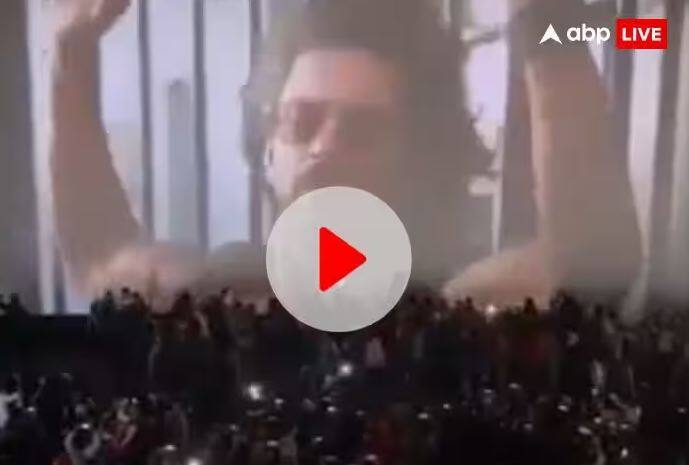 Watch: Theaters housefull, fans dance fiercely on Pathan's songs, never seen such a video before Watch : ਥੀਏਟਰ ਹਾਊਸਫੁੱਲ, ਪਠਾਨ ਦੇ ਗੀਤਾਂ 'ਤੇ ਫੈਨਜ਼ ਨੇ ਕੀਤਾ ਜ਼ਬਰਦਸਤ ਡਾਂਸ, ਅਜਿਹੀ ਵੀਡੀਓ ਪਹਿਲਾਂ ਕਦੇ ਨਹੀਂ ਦੇਖੀ ਹੋਵੇਗੀ