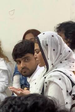 Rakhi Sawant Mother: मां के अंतिम संस्कार में फूट-फूट कर रोईं राखी सावंत, रश्मि देसाई समेत पहुंचे ये सेलेब्स