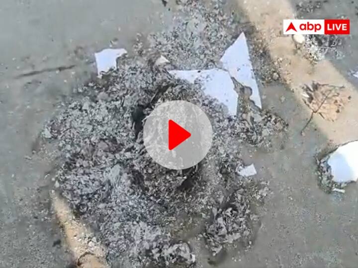 Watch: लखनऊ में जलाई गई रामचरितमानस की प्रतियां, स्वामी प्रसाद मौर्य को मिला इनका साथ Ramcharitmanas Row OBC burnt Ramcharitmanas Copies in Lucknow for Support Samajwadi Party leader Swami Prasad Maurya Watch Video Watch: लखनऊ में जलाई गई रामचरितमानस की प्रतियां, स्वामी प्रसाद मौर्य को मिला इनका साथ