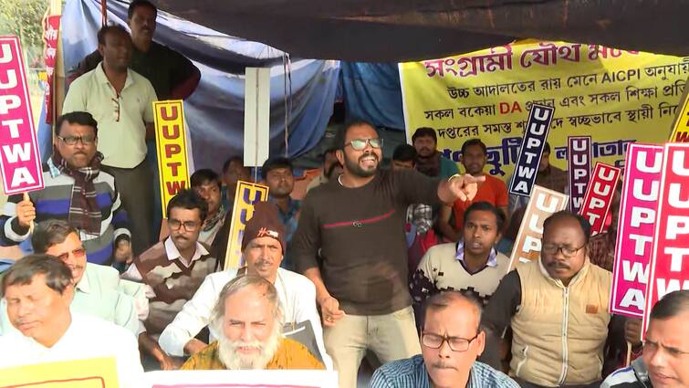 Association Of Doctors Stand Beside Agitators As Demonstration For Pending DA Continues On Third Day DA Protest: বকেয়া ডিএ-র দাবিতে সরকারি কর্মীদের পাশে চিকিৎসকদের সংগঠনও, বুধবার ২ ঘণ্টা কর্মবিরতির ডাক