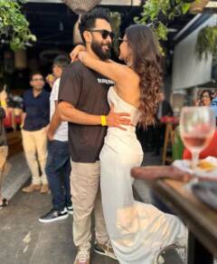 Mouni Roy Pics : ਮੌਨੀ ਰਾਏ ਨੇ ਪਰਿਵਾਰ ਅਤੇ ਦੋਸਤਾਂ ਨਾਲ ਮਨਾਈ ਵਿਆਹ ਦੀ ਪਹਿਲੀ ਵਰ੍ਹੇਗੰਢ , ਸਾਹਮਣੇ ਆਈਆਂ ਤਾਜ਼ਾ ਤਸਵੀਰਾਂ