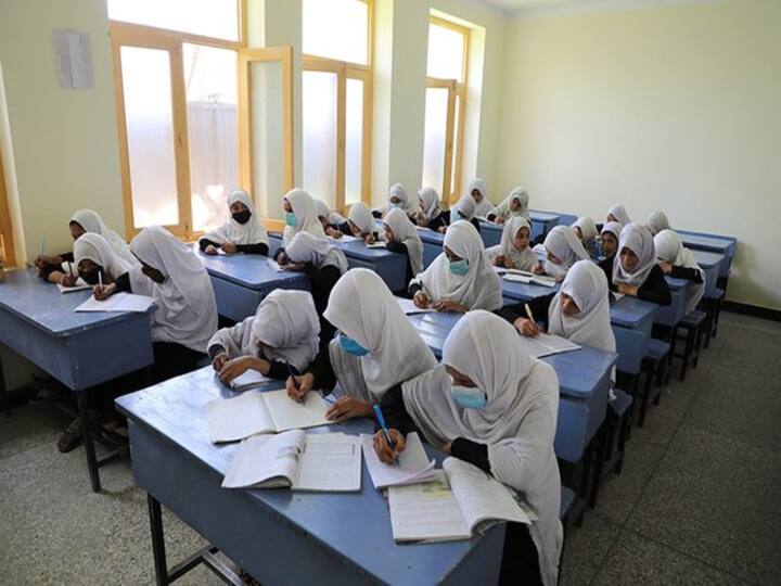 Taliban ban female students from attending university entrance exam in afghnistan Taliban: ஆப்கானில் பல்கலைக்கழக நுழைவுத் தேர்வு எழுத பெண்களுக்கு தடை - தொடரும் தலிபான்கள் அட்டகாசம்..! மக்கள் கவலை