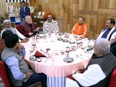 In Pic: सीएम योगी के साथ तस्वीरों में रात्रिभोज में नजर आए दिग्गज नेता, दोनों डिप्टी CM और मंत्री भी दिखे साथ