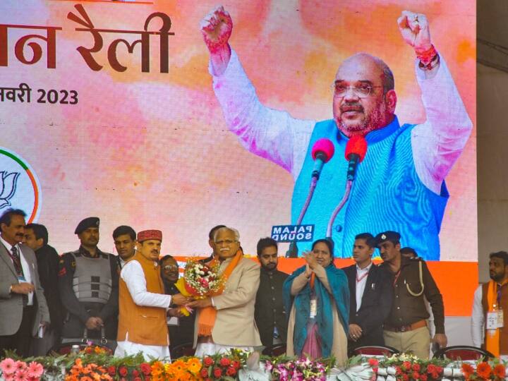 Haryana: हरियाणा के गोहाना में रैली करने नहीं पहुंच सके गृह मंत्री अमित शाह, फोन से किया जनता को संबोधित, जानें वजह Haryana Politics Home minister Amit Shah Address Rally Through Mobile in Gohana due to bad weather Haryana: हरियाणा के गोहाना में रैली करने नहीं पहुंच सके गृह मंत्री अमित शाह, फोन से किया जनता को संबोधित, जानें वजह