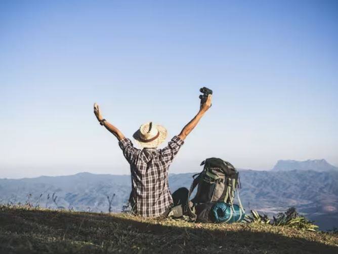 ਜੇਕਰ ਤੁਸੀਂ ਪਿਛਲੇ ਸਾਲ ਘੱਟ ਛੁੱਟੀਆਂ ਜਾਂ ਕਿਸੇ ਹੋਰ ਕਾਰਨ ਕਰਕੇ ਕਿਤੇ ਘੁੰਮਣ ਦੀ ਯੋਜਨਾ ਨਹੀਂ ਬਣਾ ਸਕੇ ਤਾਂ ਸਾਲ 2023 ਦੌਰਾਨ ਇਹ ਸੁਪਨਾ ਪੂਰਾ ਹੋ ਸਕਦਾ ਹੈ। ਜਨਵਰੀ ਤੋਂ ਦਸੰਬਰ ਤੱਕ ਸਾਲ 2023 ਛੁੱਟੀਆਂ ਨਾਲ ਭਰਿਆ ਹੋਣ ਵਾਲਾ ਹੈ। ਕਈ ਲੰਬੇ ਵੀਕਐਂਡ ਆ ਰਹੇ ਹਨ, ਜਿਸ 'ਚ ਤੁਸੀਂ ਕੁਝ ਖਾਸ ਅਤੇ ਖੂਬਸੂਰਤ ਥਾਵਾਂ 'ਤੇ ਜਾ ਸਕਦੇ ਹੋ। ਸਾਨੂੰ ਦੱਸੋ ਕਿ ਤੁਸੀਂ ਕਦੋਂ ਅਤੇ ਕਦੋਂ ਯਾਤਰਾ ਕਰਨ ਦੀ ਯੋਜਨਾ ਬਣਾ ਸਕਦੇ ਹੋ ਅਤੇ ਤੁਹਾਨੂੰ ਕਿੰਨੇ ਦਿਨਾਂ ਦੀਆਂ ਛੁੱਟੀਆਂ ਮਿਲਣਗੀਆਂ।