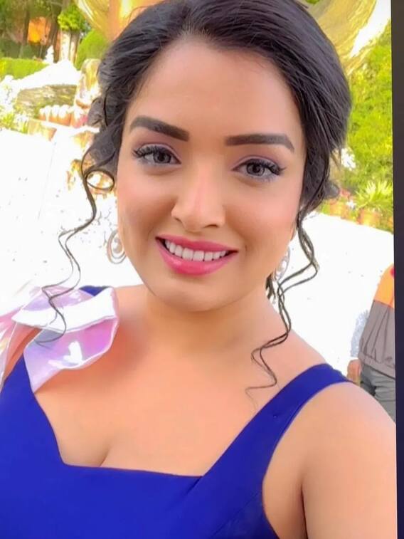 आम्रपाली की शोख अदाओं ने लूट ली महफिल