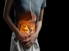 Bowel Cancer: बवासीर है या फिर कैंसर की शुरूआत? जानें आंत के कैंसर के शुरुआती लक्षण