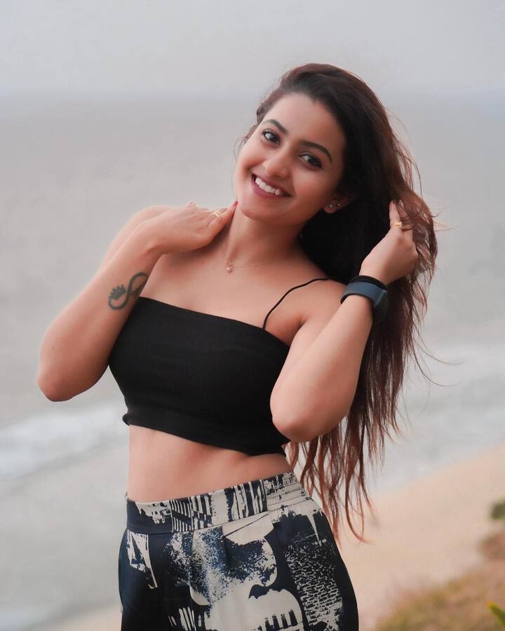 ‘వాంటెడ్ పండుగాడ్‘ సినిమాలో హీరోయిన్ గా చేసి సక్సెస్ అందుకుంది. Photo Credit: Deepika Pilli/Instagram