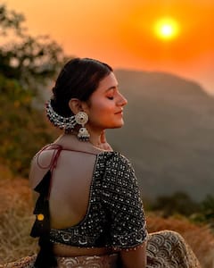 Anjali Arora Photos: ब्राइडल लुक में 'कच्चा बादाम गर्ल' ने ढाया कहर, लहंगा-चोली पहन सरेआम दिए ऐसे कातिलाना पोज