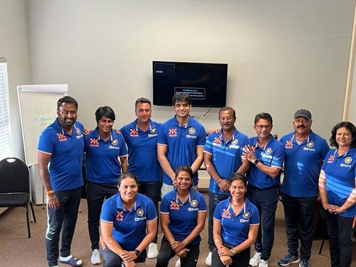 Neeraj talked to the team on the eve of the final at the Senwes Park in Potchefstroom. (Image Credit: Twitter/@BCCI)