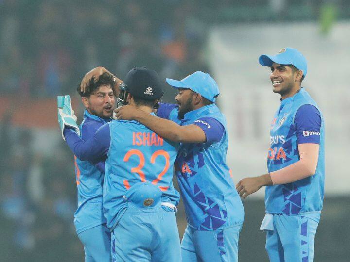 न्यूझीलंडकडून कर्णधार मिचेल सँटनर याने सर्वाधिक 19 धावा केल्या. 20 षटकांत 8 गडी गमावत न्यूझीलंडनं 99 रन केले.