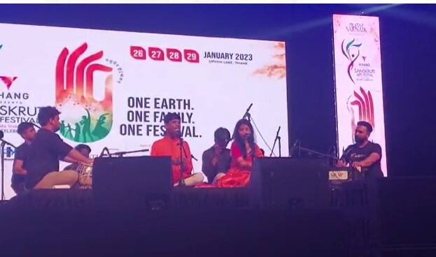 पंधरा मिनिटांसाठी या कार्यक्रमाला आलेले उपमुख्यमंत्री पूर्ण कार्यक्रम बघून घरी गेले.