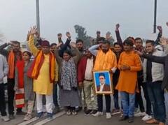 AMU में जिन्ना की जगह वीर सावरकर की तस्वीर लगाने की मांग, हिन्दू महासभा ने दिया 72 घंटे का अल्टीमेटम