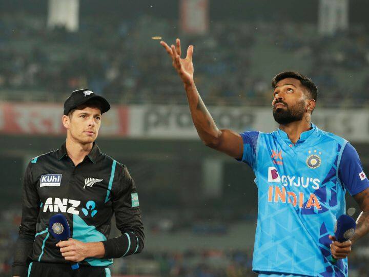 सूर्यकुमार आणि सुंदर डाव सावरत होते, तोच पुन्हा चूकीच्या ताळमेळामुळे सुंदर 10 धावांवर धावचीत झाला. पण मग कॅप्टन हार्दिक पांड्या आणि उपकर्णधार सूर्यकुमार यादव यांनी अनुक्रमे नाबाद 15 आणि नाबाद 26 धावा करत 19.5 षटकांत भारताला सामना जिंकवून दिला.
