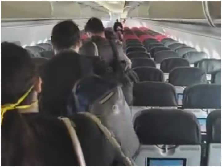 Air Asia Lucknow-Kolkata flight emergency landing at Lucknow airport after bird hit ann Air Asia Flight: एयर एशिया की फ्लाइट से टकराया पक्षी, लखनऊ एयरपोर्ट पर करनी पड़ी इमरजेंसी लैंडिंग