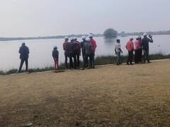 In Pics: उदयपुर में बारिश के बीच गिरे ओले, सड़कों पर बिछी बर्फ की चादर, देखें तस्वीरें