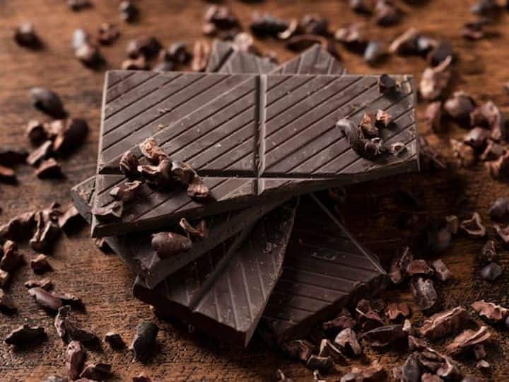 Dark Chocolate Side Effects Know Many Health Risk Of This Chocolate डार्क चॉकलेट के कई 'डार्क साइड इफेक्ट्स', प्रेंग्नेंट महिलाओं और बच्चों के लिए ज्यादा खतरनाक!
