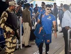 Photos: ਨਿਊਜ਼ੀਲੈਂਡ ਖਿਲਾਫ਼ ਦੂਜੇ ਟੀ-20 ਲਈ ਲਖਨਊ ਪਹੁੰਚੀ ਟੀਮ ਇੰਡੀਆ, 'ਸਟਾਈਲਿਸ਼ ਲੁੱਕ' 'ਚ ਨਜ਼ਰ ਆਏ ਪੰਡਯਾ