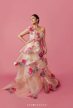 Mrunal Thakur: ਪਿੰਕ ਗਾਊਨ 'ਚ ਕਿਸੇ ਰਾਜਕੁਮਾਰੀ ਤੋਂ ਘੱਟ ਨਹੀਂ ਲੱਗ ਰਹੀ ਹੈ ਮ੍ਰਿਣਾਲ ਠਾਕੁਰ, ਵੇਖੋ ਤਸਵੀਰਾਂ