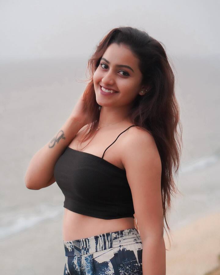 ఆ తర్వాత ‘ఢీ‘ షో ద్వారా యాంకర్ గా మారింది.Photo Credit: Deepika Pilli/I