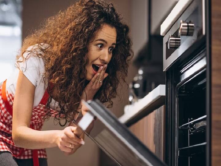 microwave hacks that can make cooking easier Microwave Hacks: खाना गर्म करने के अलावा माइक्रोवेव के आसान हैक्स, आज जान लेंगे तो खाना बनाना हो जाएगा आसान