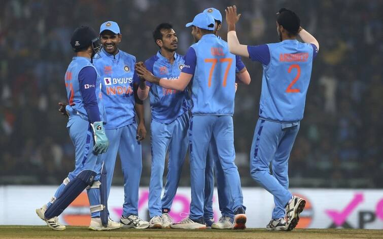 IND vs NZ 2nd T20 T20I NZ Gave 100 runs Target to India at Shri Atal Bihari Vajpayee Ekana Cricket Stadium runs IND vs NZ, 2nd T20 : भारतीय गोलंदाजांची कमाल, न्यूझीलंडला अवघ्या 99 धावांत रोखलं; विजयासाठी 120 चेंडूत 100 धावांची गरज