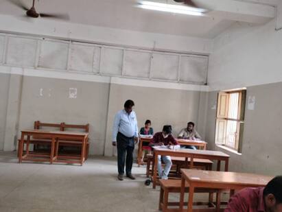 TNPSC in Trichy District. 3,425 people wrote the Group-3, Group-3A exam. திருச்சி : டி.என்.பி.எஸ்.சி. குரூப்-3, குரூப்-3 ஏ தேர்வினை 3,425 பேர் எழுதினர்.