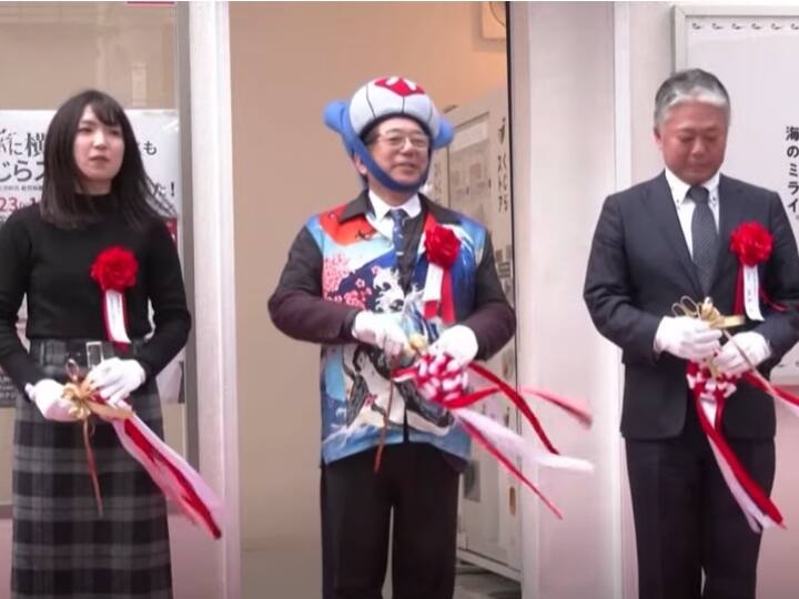 Japan is selling whale meat by vending machines to revive its sales Hideki Tokoro firm has taken initiative Japan: अब वेंडिंग मशीन के जरिए व्हेल मीट का स्वाद चखेंगे जापानी, कम हो रही खपत के लिए अपनाया ये तरीका