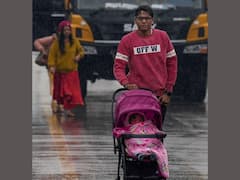 Showers In Delhi-NCR, Max Temperature Goes 5 Notches Below Normal — PICS