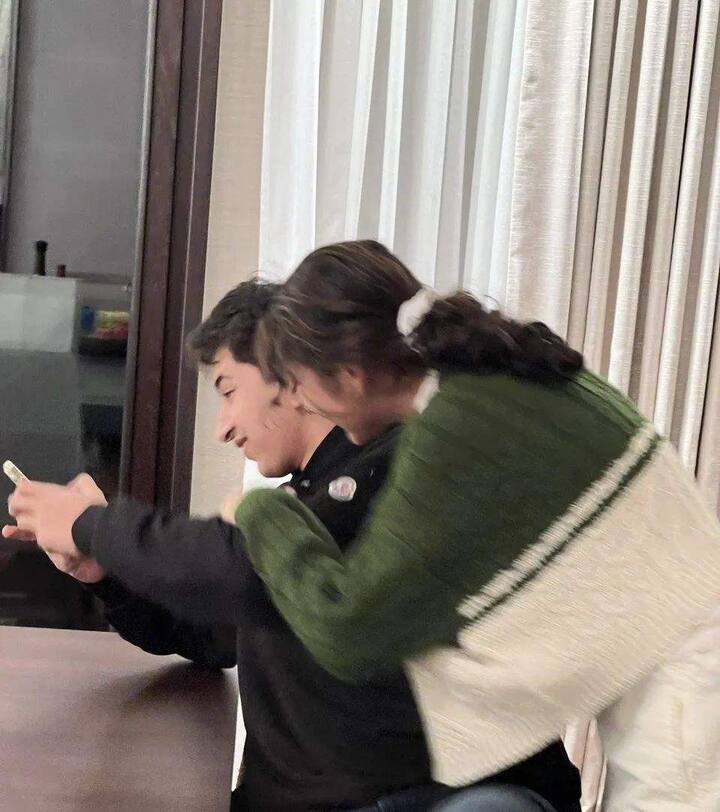 ఇద్దరూ ఎప్పటికప్పుడు తమ ఫోటోలు, వీడియోలు నెట్టింట్లో షేర్ చేస్తుంటారు. Photo Credit: SitaraGhattamaneni/Instagram