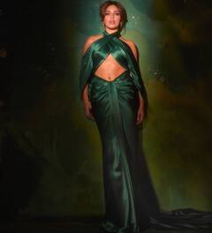 Photo : सी-थ्रू ब्लाउजमध्ये भूमी पेडणेकरचा हॉट लूक