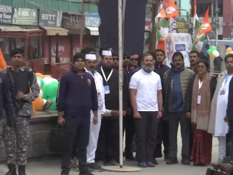 WATCH: Rahul Gandhi Hoists Tricolour At Srinagar's Lal Chowk As Bharat Jodo Yatra Enters Last Lap WATCH: Rahul Gandhi Hoists Tricolour At Srinagar's Lal Chowk As Bharat Jodo Yatra Enters Last Lap