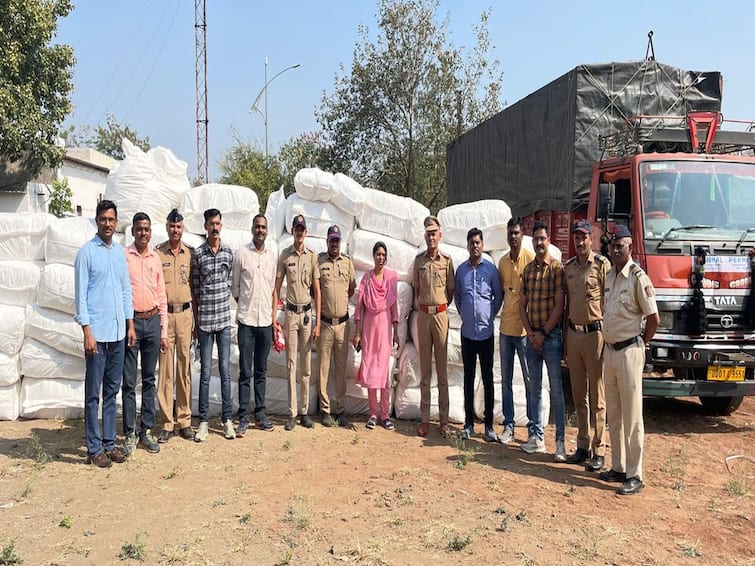 maharashtra News Aurangabad Crime News Aurangabad police caught Gutkha worth 14 lakhs  Despite the ban sales continue Aurangabad Crime News: औरंगाबाद पोलिसांनी पकडला 14 लाखांचा गुटखा; बंदी असूनही विक्री सुरूच