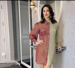 Photo : दोन रंगाच्या शर्टमधील सनी लिओनीचे खास फोटो