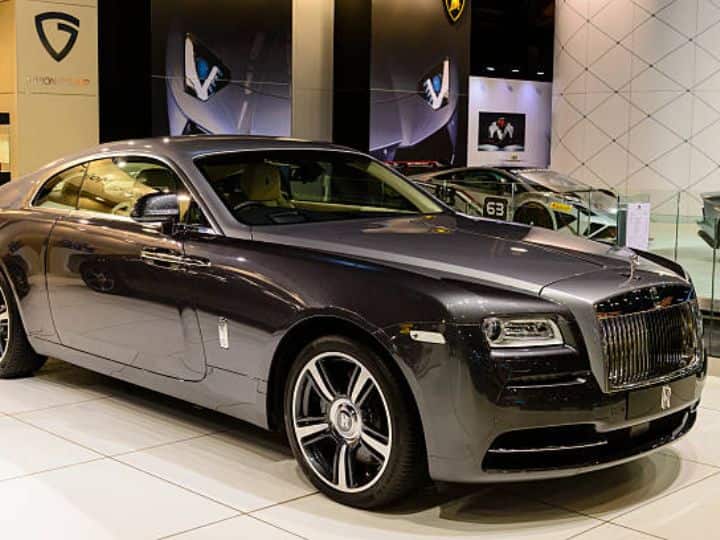 How much does it cost to get a Rolls Royce car serviced रॉल्स रॉयज कार की सर्विस करवाने में जितना खर्च आता है...उतने में आप एक शानदार बाइक खरीद लें